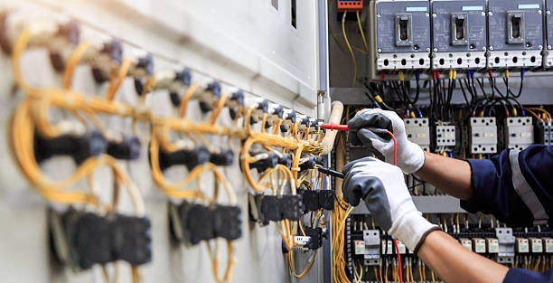 Professional Electrician technician working in Lee County County, VA